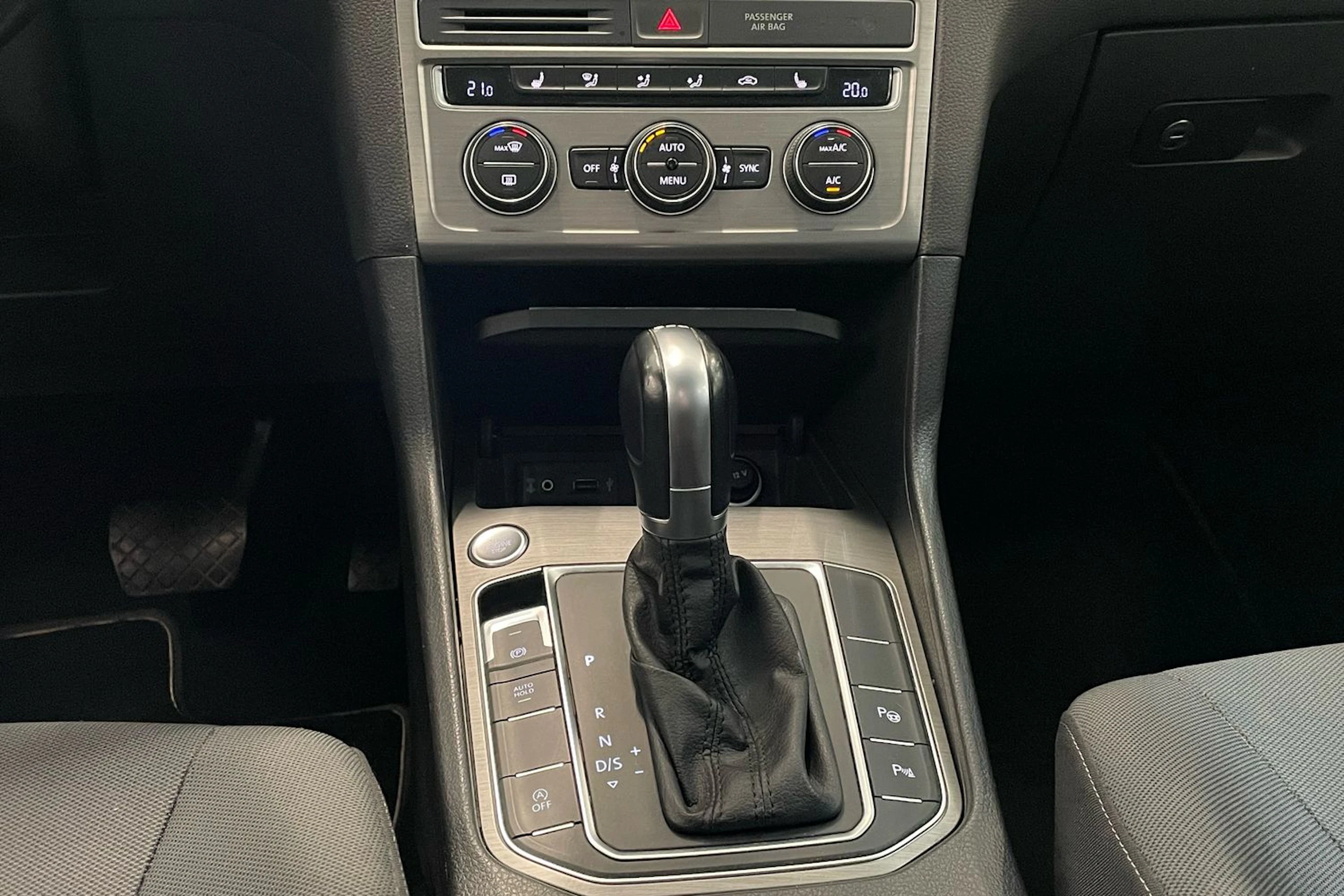 valkoinen Volkswagen Golf Sportsvan 2015 kuva 20.