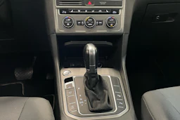 valkoinen Volkswagen Golf Sportsvan 2015 kuva 20.