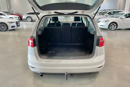valkoinen Volkswagen Golf Sportsvan 2015 kuva 24.