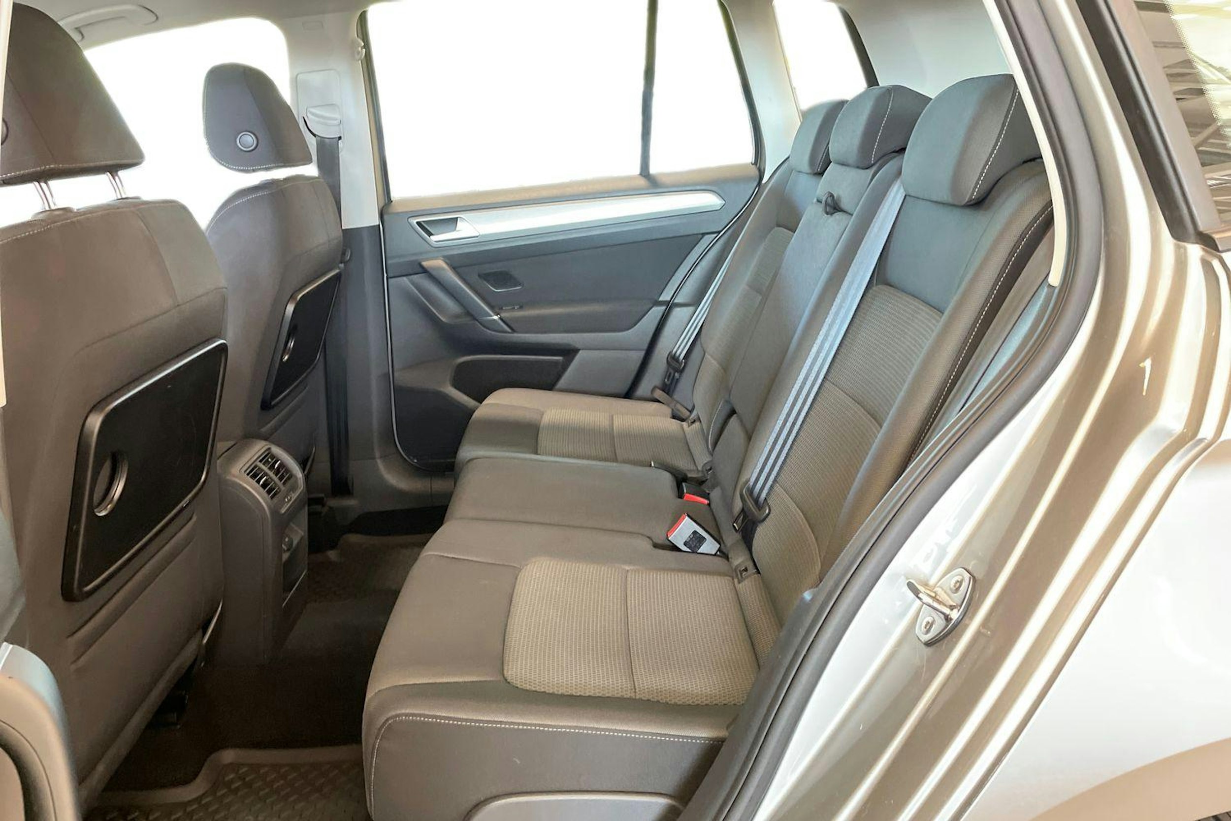 met. harmaa Volkswagen Golf Sportsvan 2014 kuva 10.