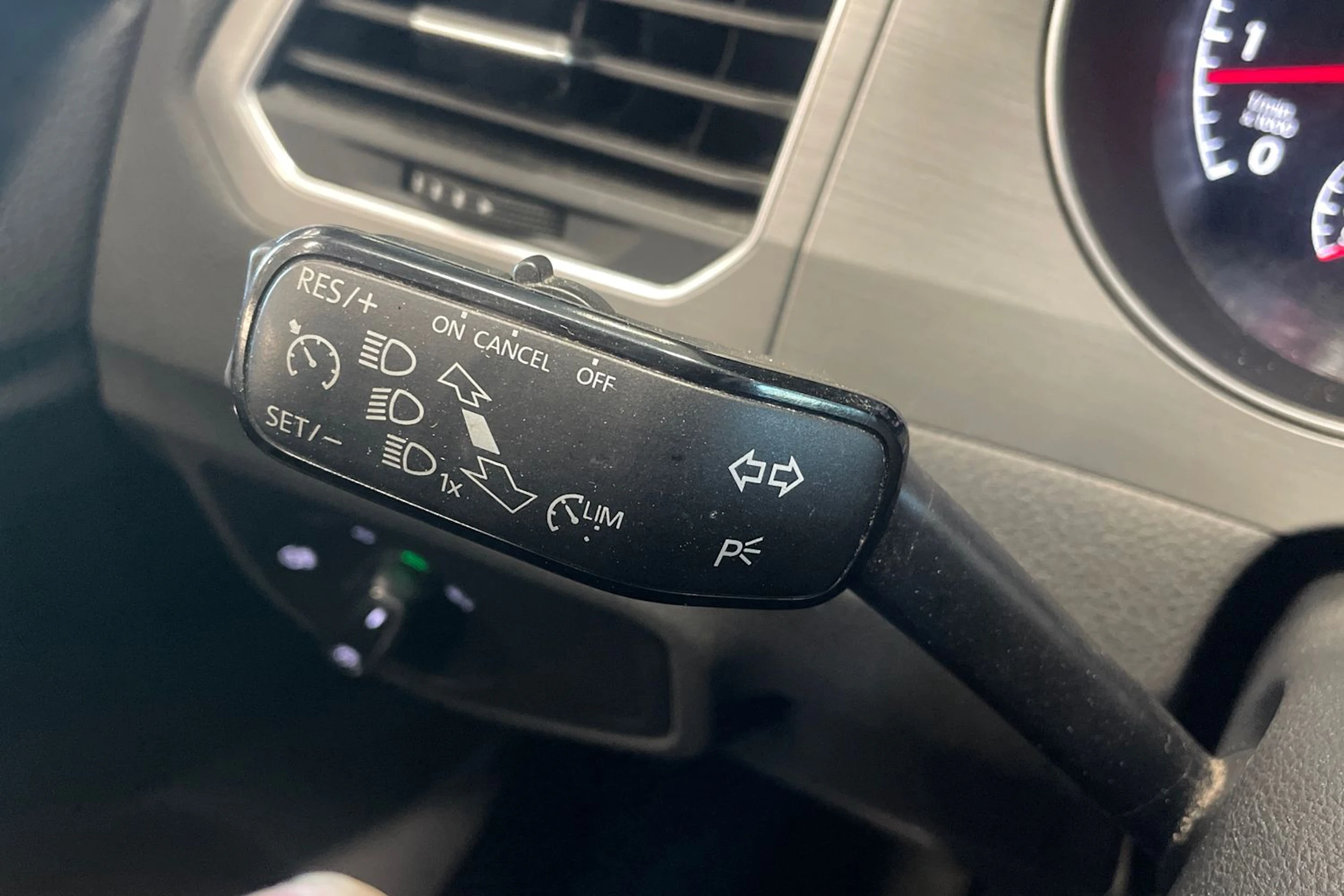 musta Volkswagen Golf Sportsvan 2015 kuva 12.