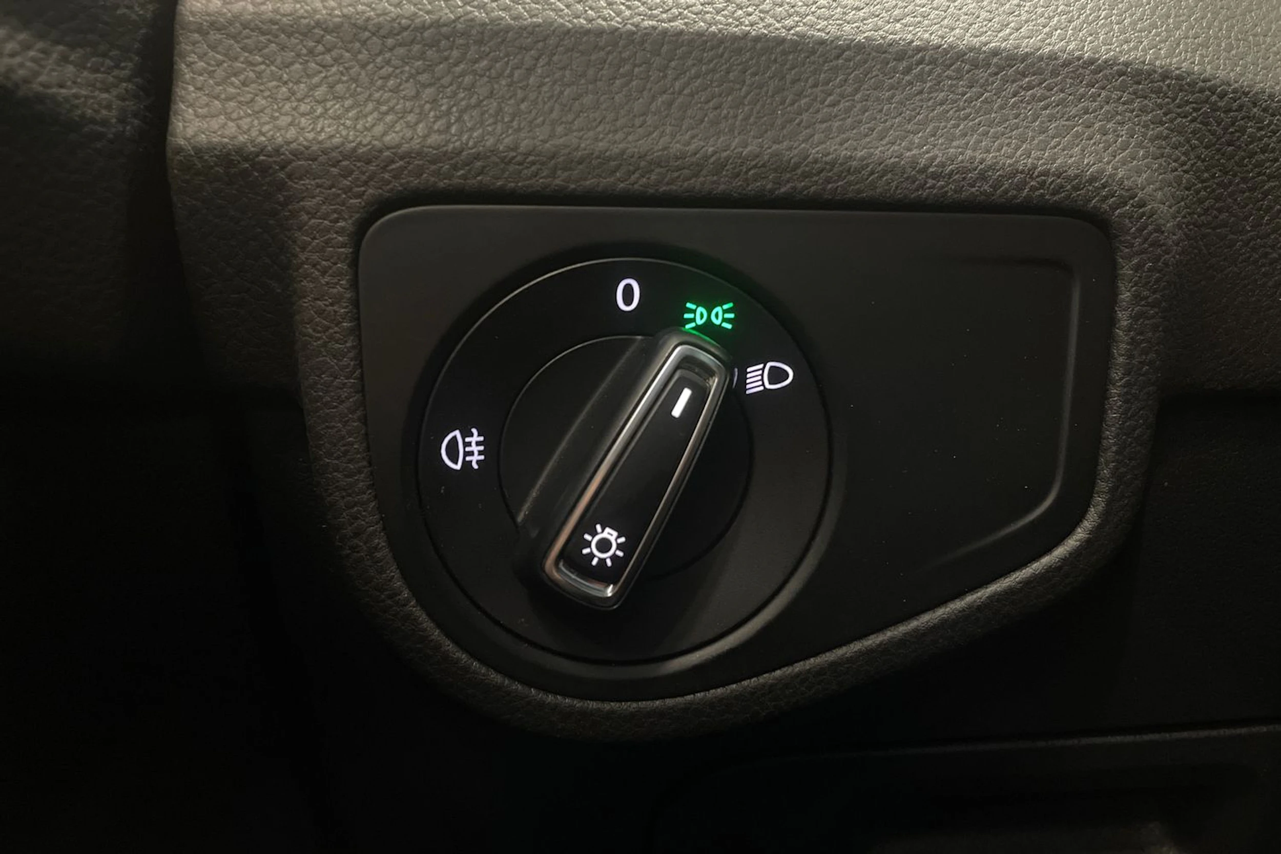 musta Volkswagen Golf Sportsvan 2015 kuva 13.