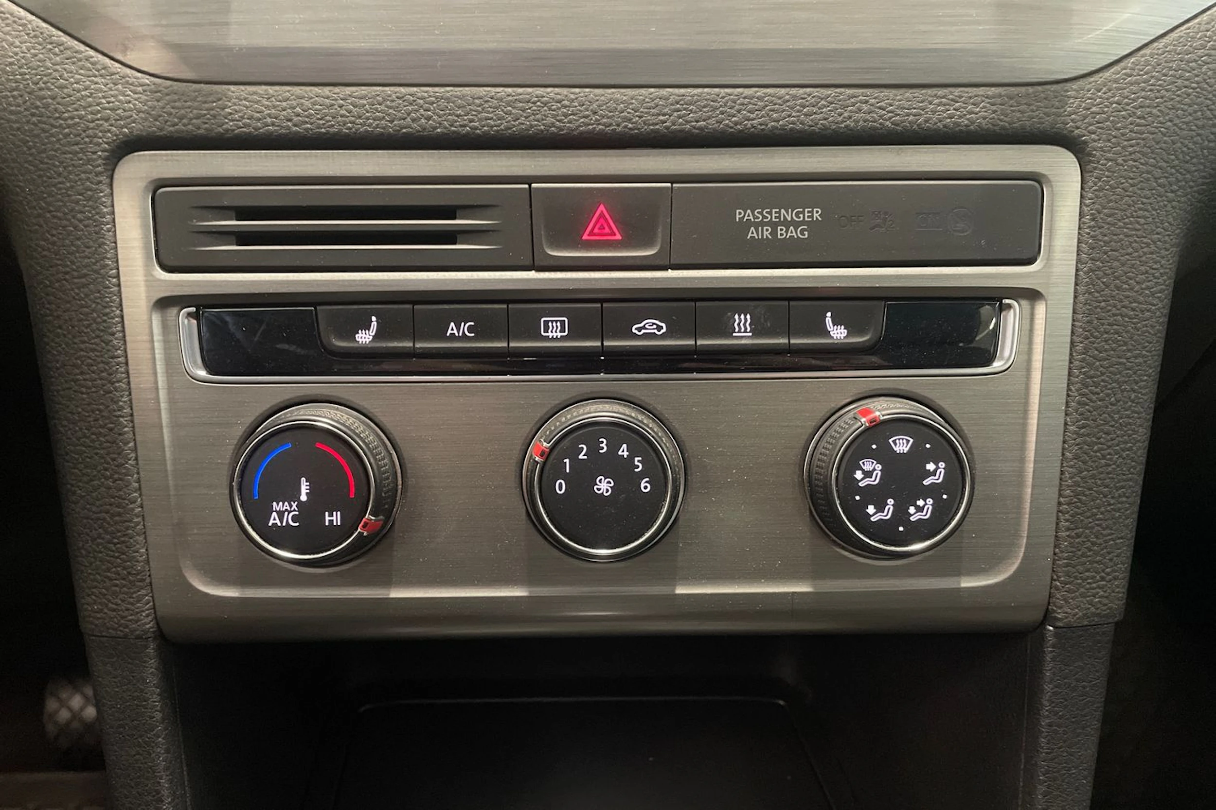 musta Volkswagen Golf Sportsvan 2015 kuva 20.