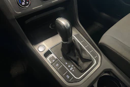 musta Volkswagen Golf Sportsvan 2015 kuva 21.