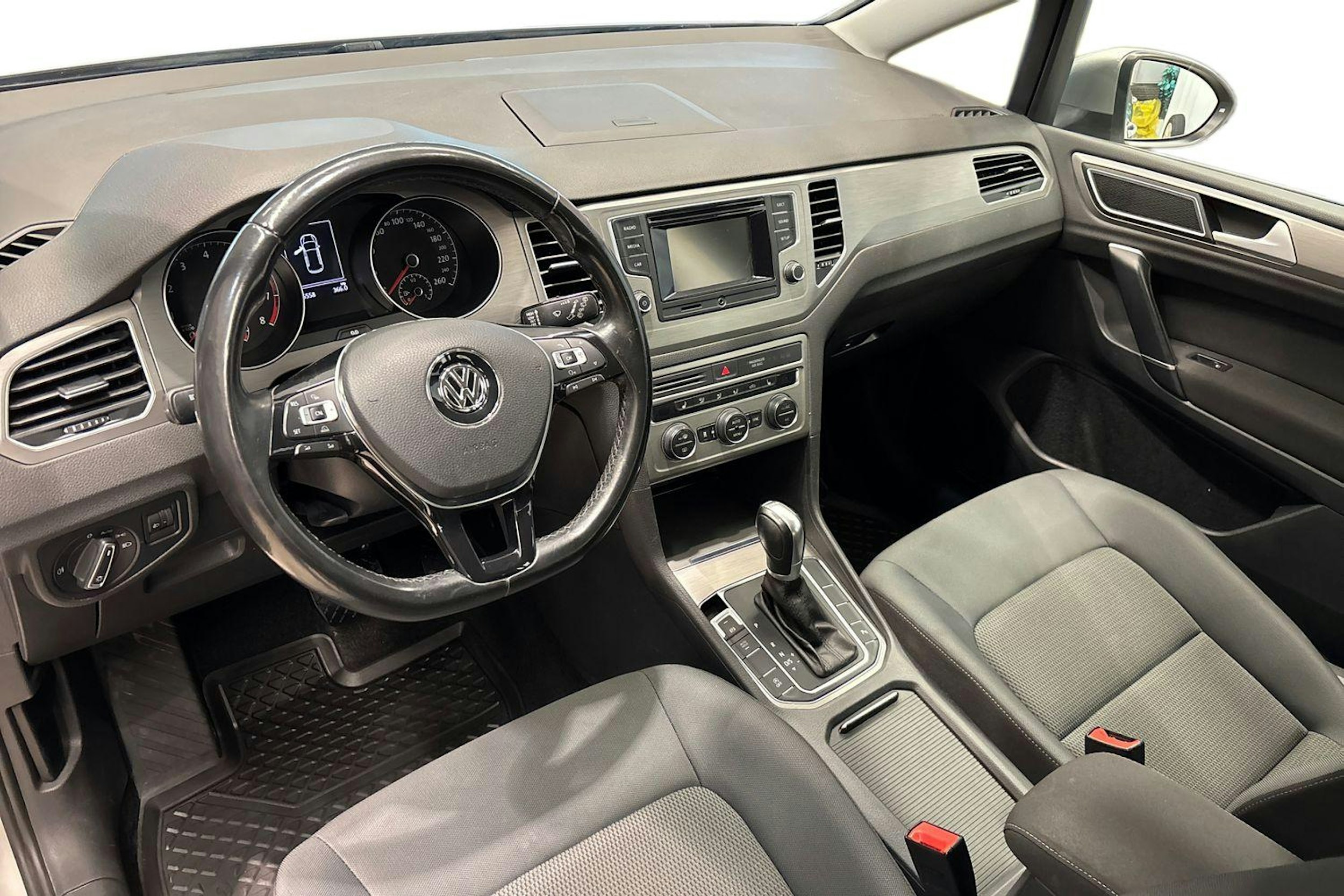 harmaa Volkswagen Golf Sportsvan 2014 kuva 7.