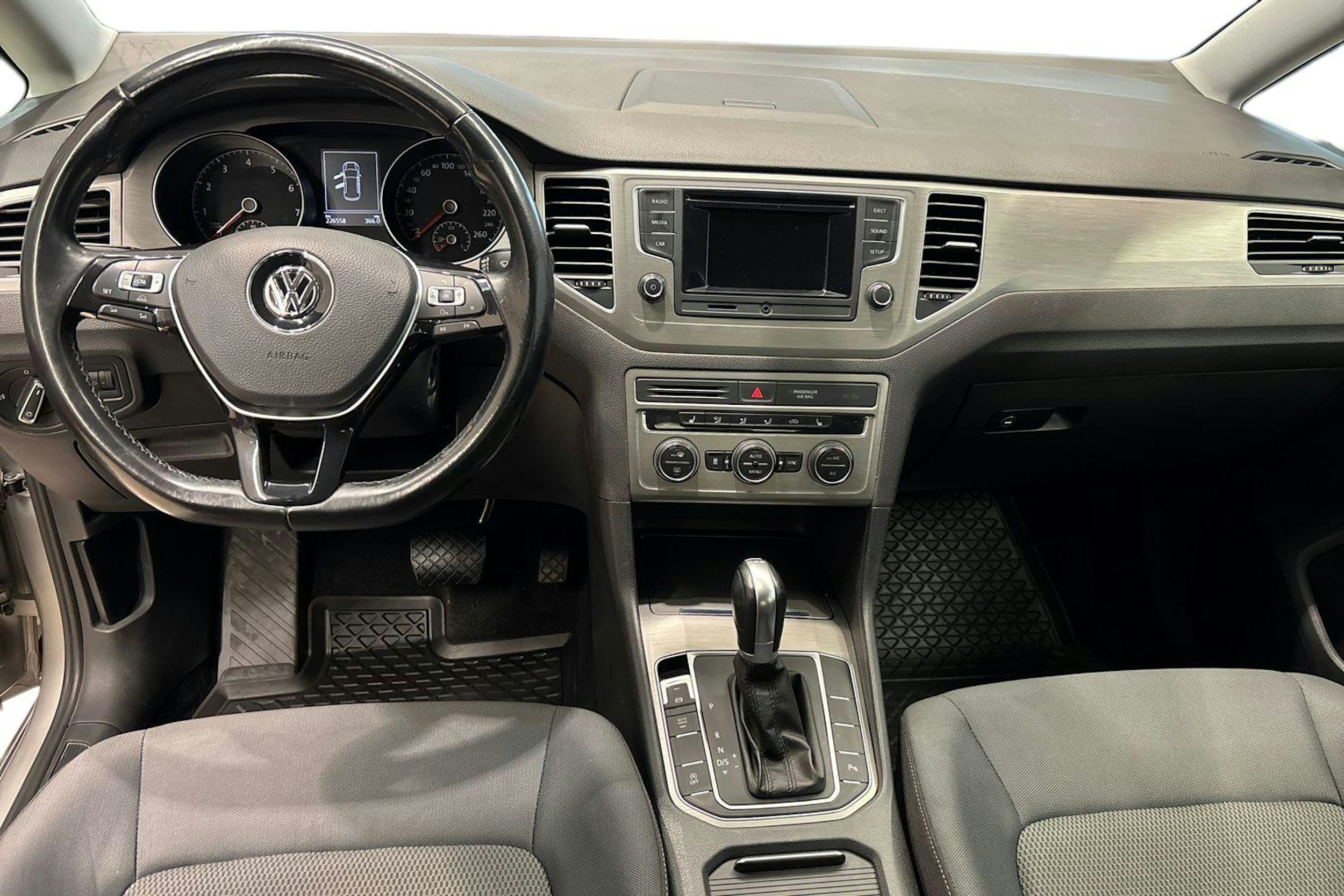 harmaa Volkswagen Golf Sportsvan 2014 kuva 9.