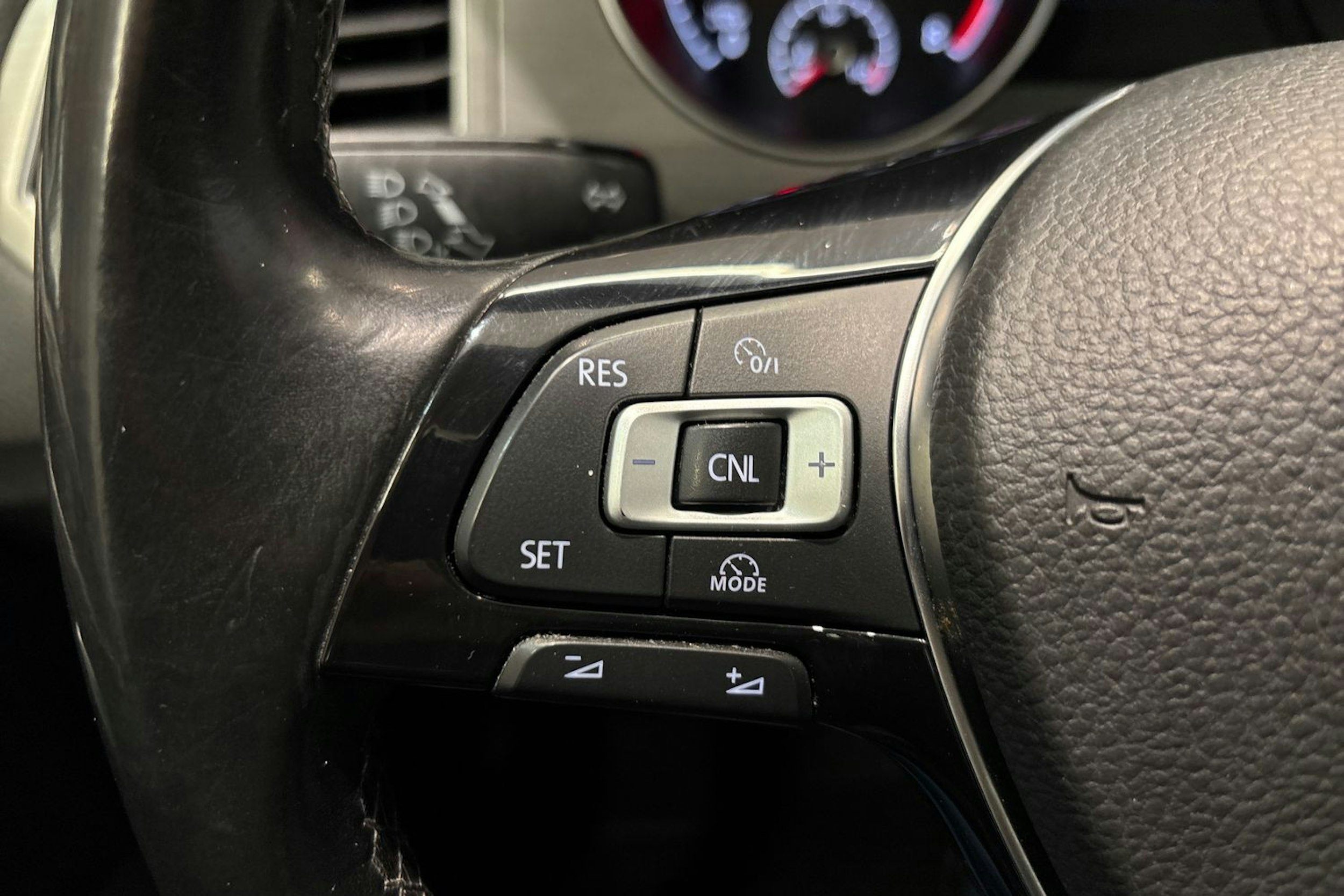 harmaa Volkswagen Golf Sportsvan 2014 kuva 17.