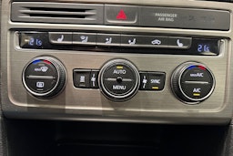 harmaa Volkswagen Golf Sportsvan 2014 kuva 20.