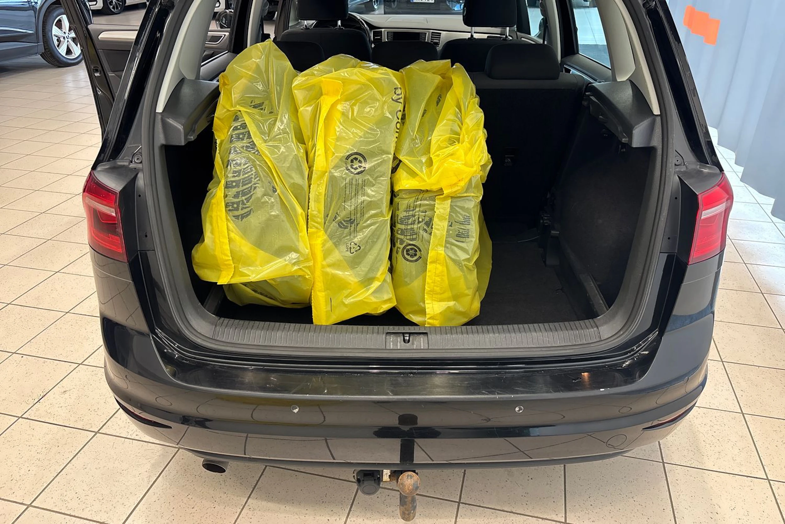 musta Volkswagen Golf Sportsvan 2014 kuva 13.