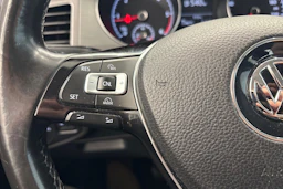 musta Volkswagen Golf Sportsvan 2014 kuva 16.