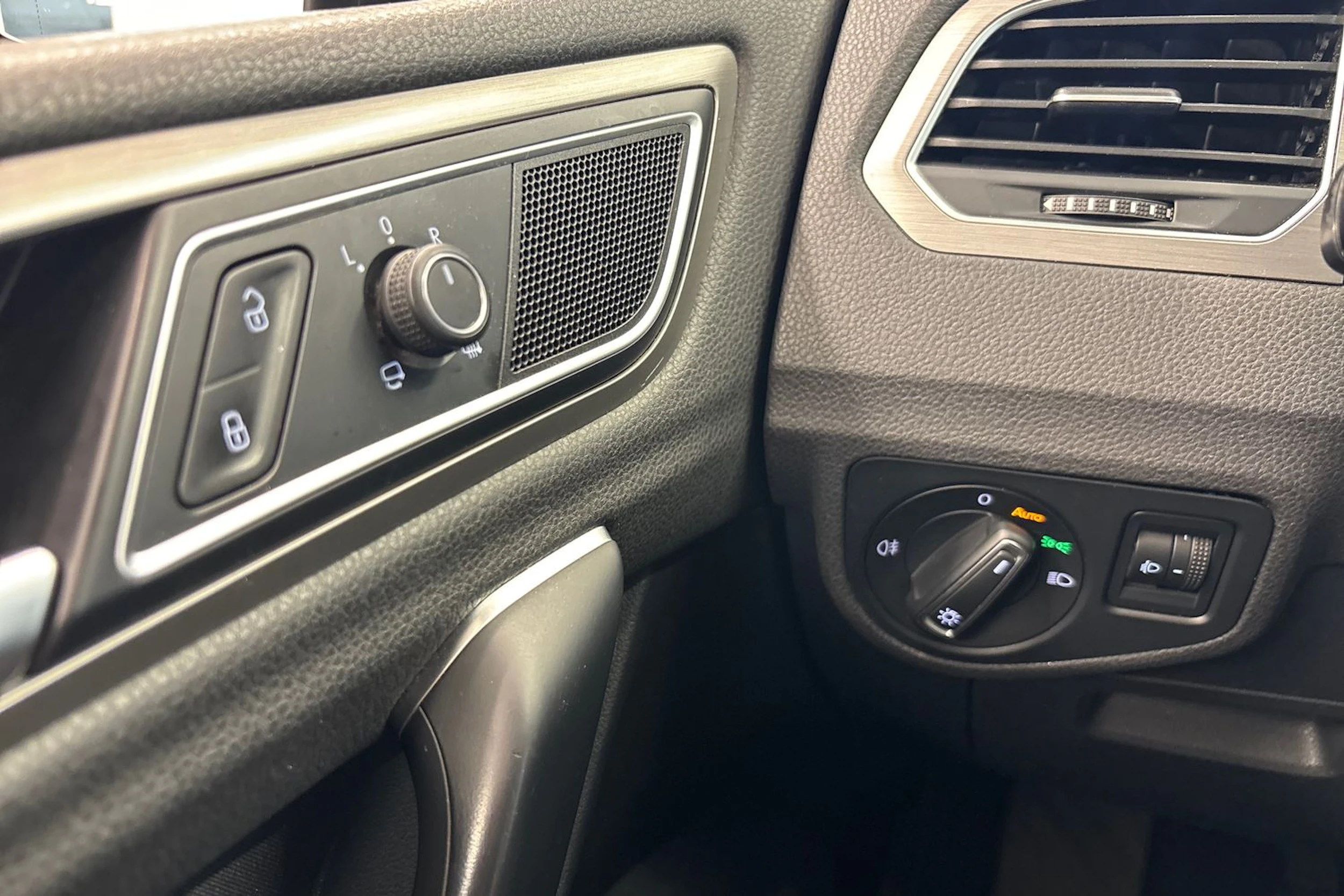musta Volkswagen Golf Sportsvan 2014 kuva 18.