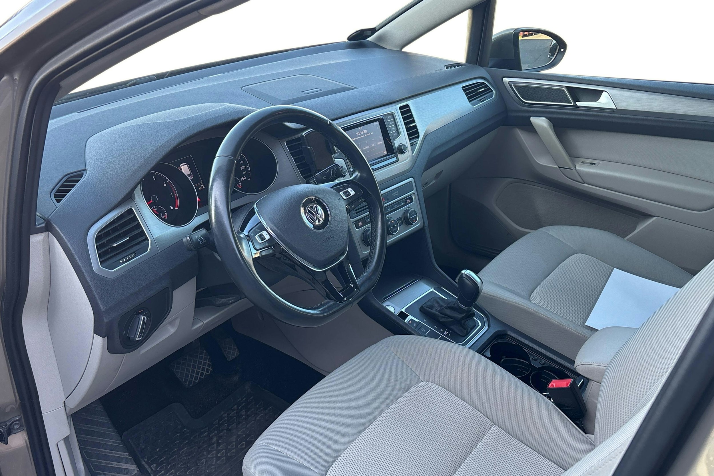 ruskea (beige) Volkswagen Golf Sportsvan 2014 kuva 3.
