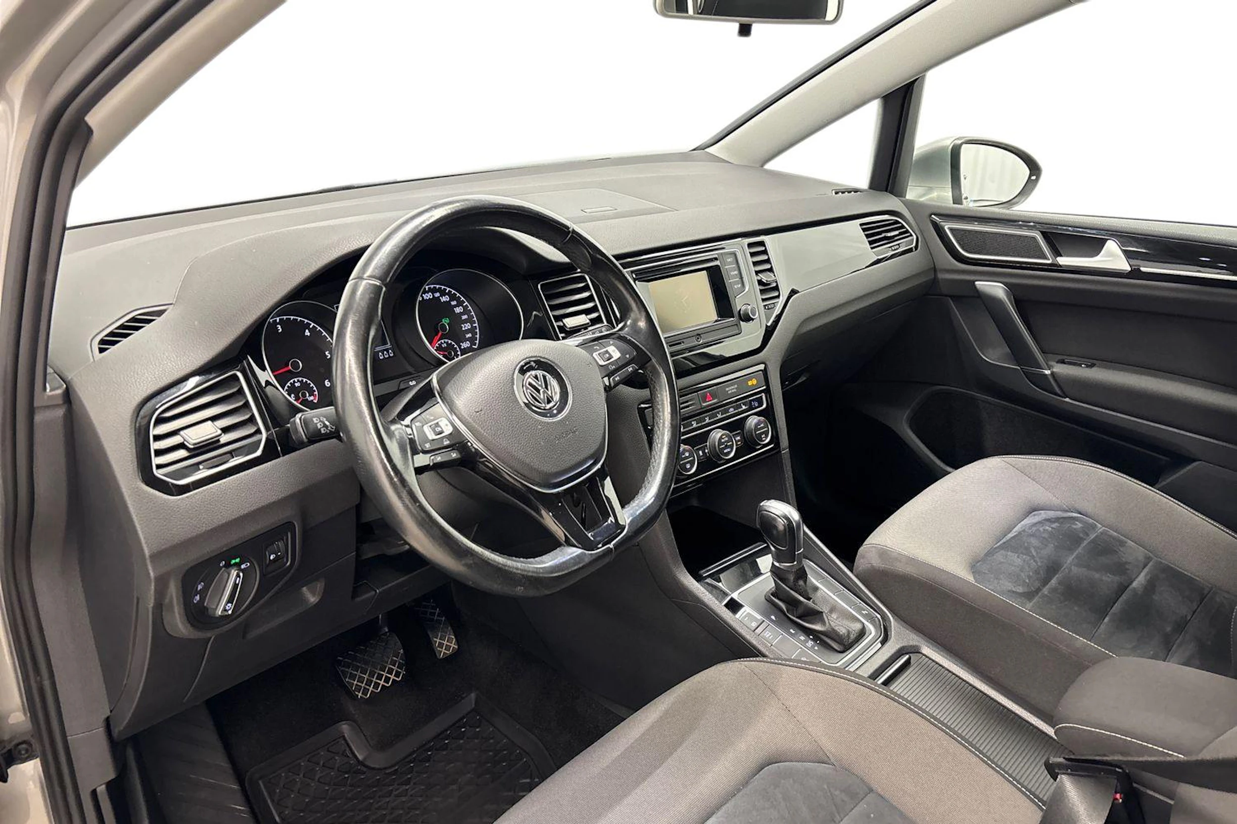 harmaa Volkswagen Golf Sportsvan 2014 kuva 6.