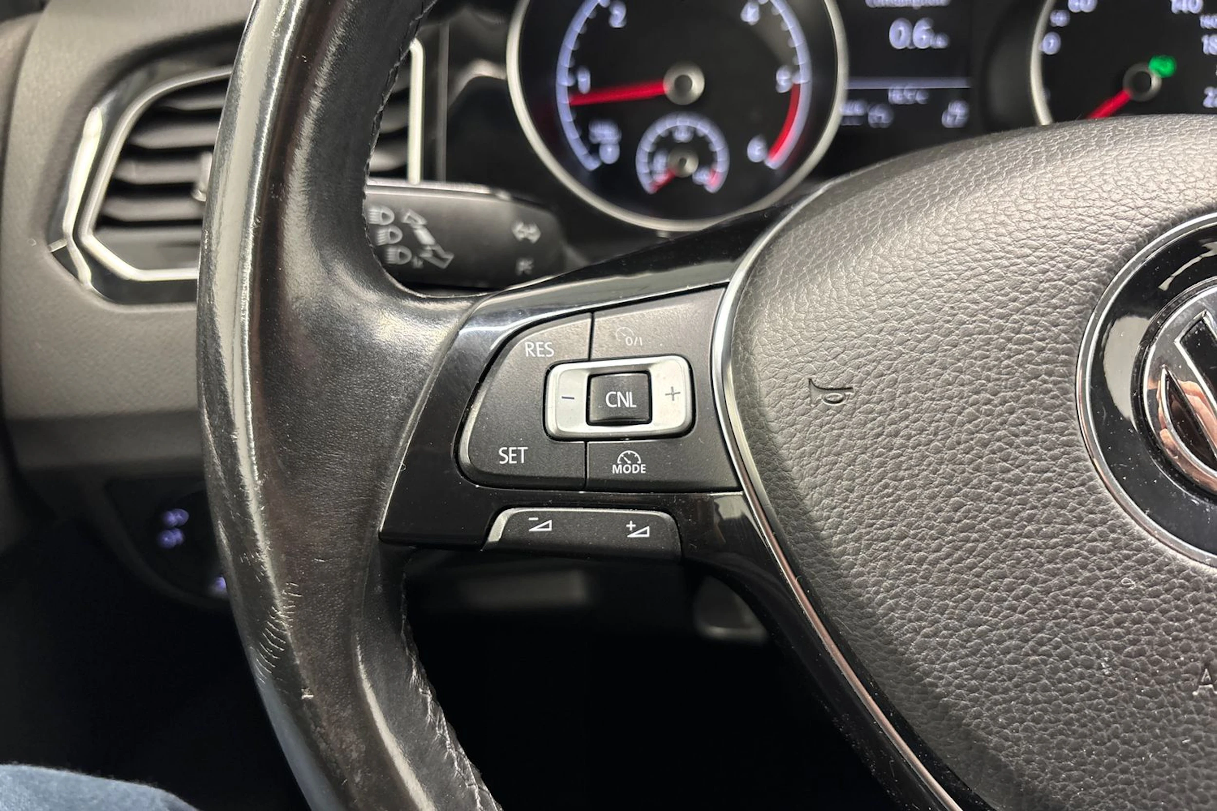 harmaa Volkswagen Golf Sportsvan 2014 kuva 12.