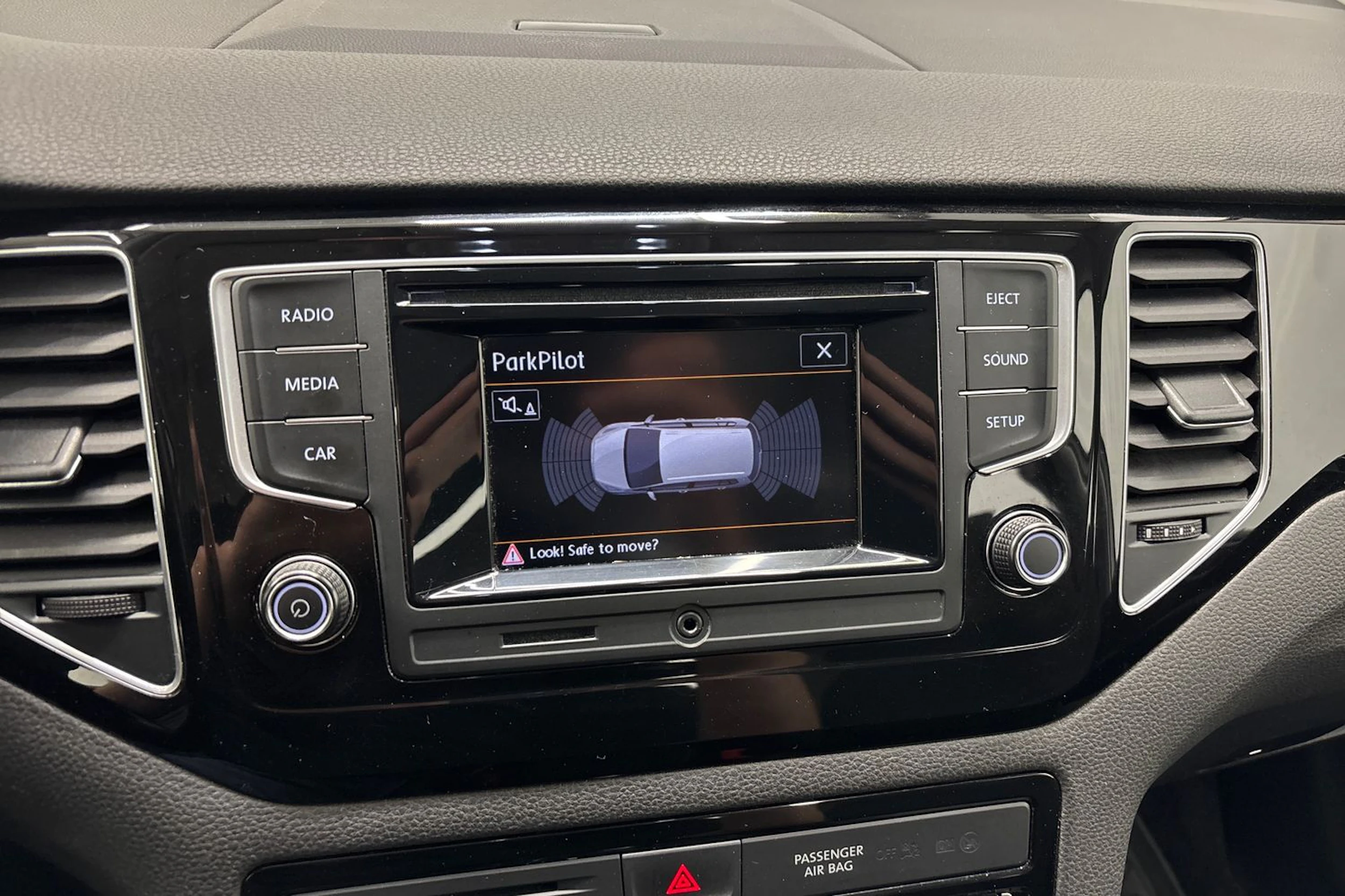 harmaa Volkswagen Golf Sportsvan 2014 kuva 16.