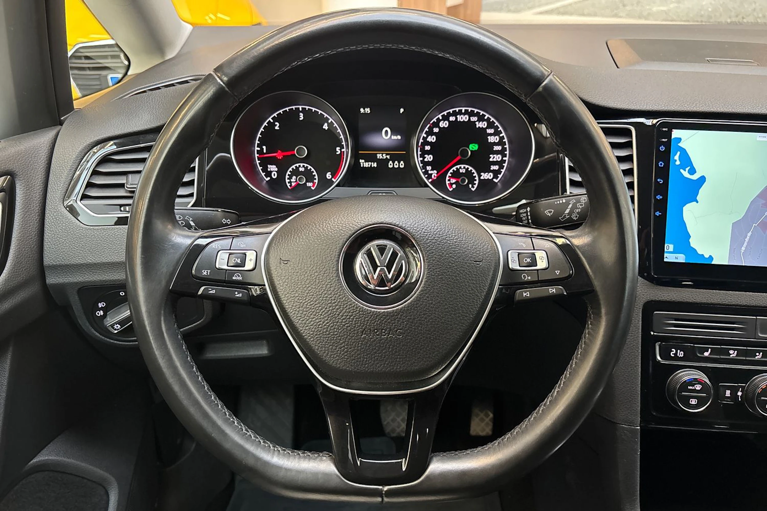 valkoinen Volkswagen Golf Sportsvan 2015 kuva 14.