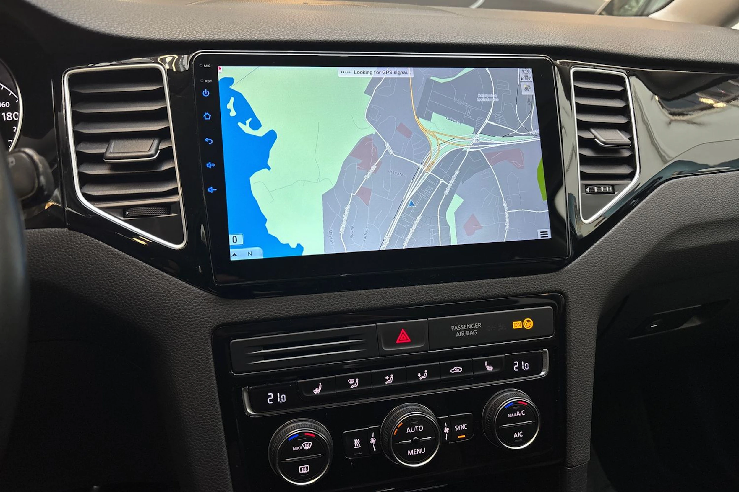 valkoinen Volkswagen Golf Sportsvan 2015 kuva 16.