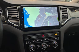 valkoinen Volkswagen Golf Sportsvan 2015 kuva 16.