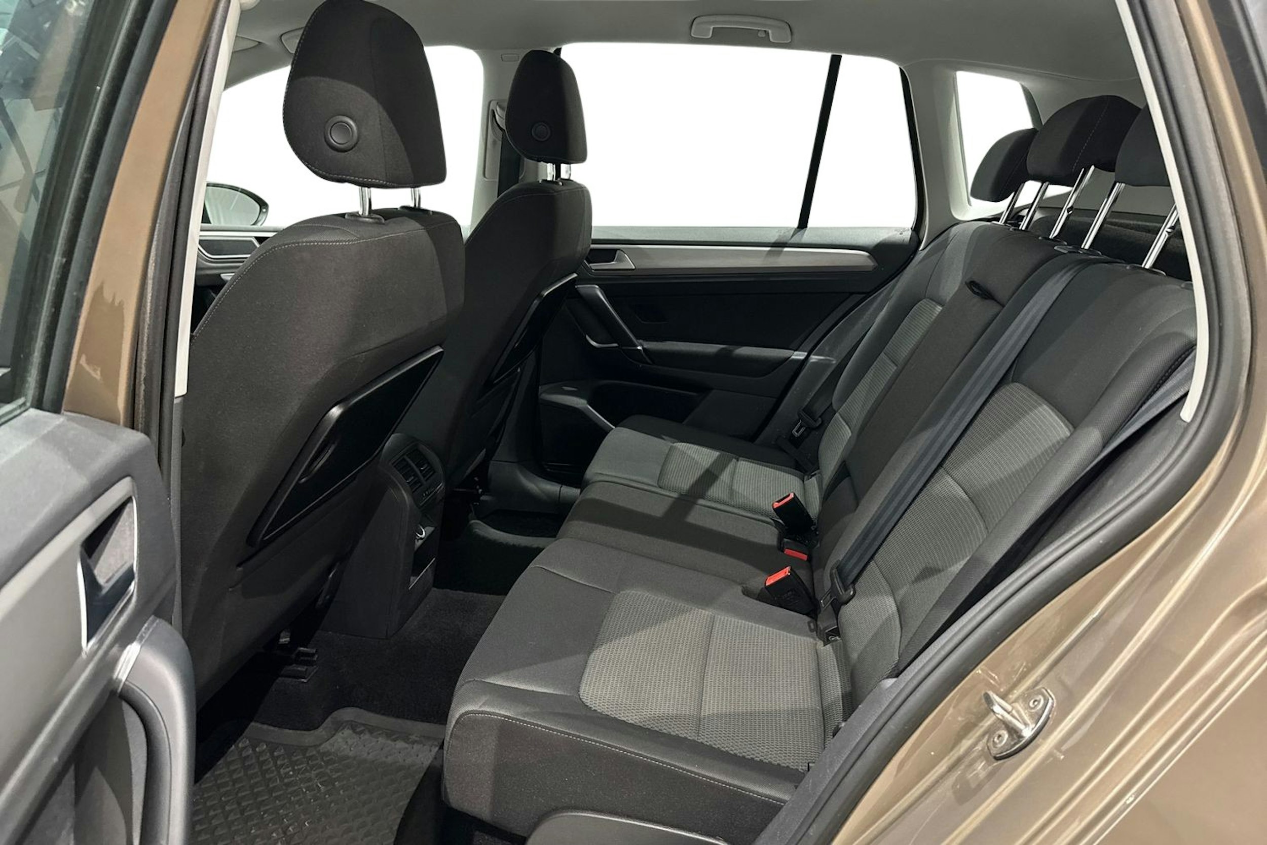 met. ruskea (beige) Volkswagen Golf Sportsvan 2015 kuva 10.