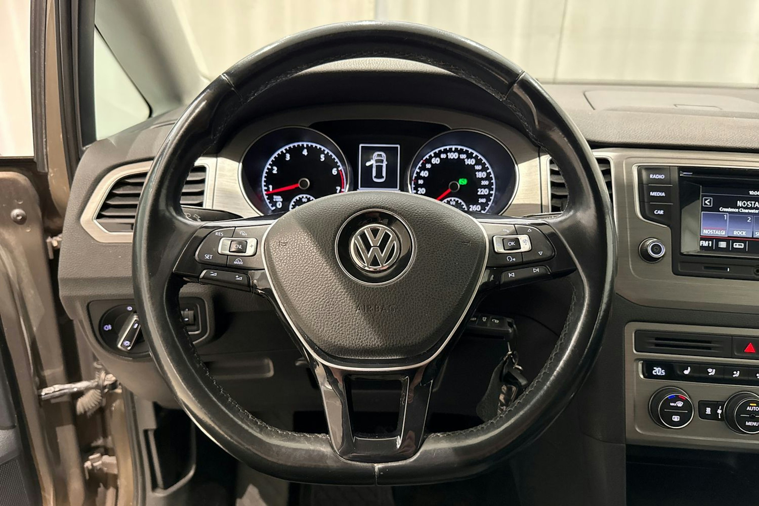 met. ruskea (beige) Volkswagen Golf Sportsvan 2015 kuva 16.