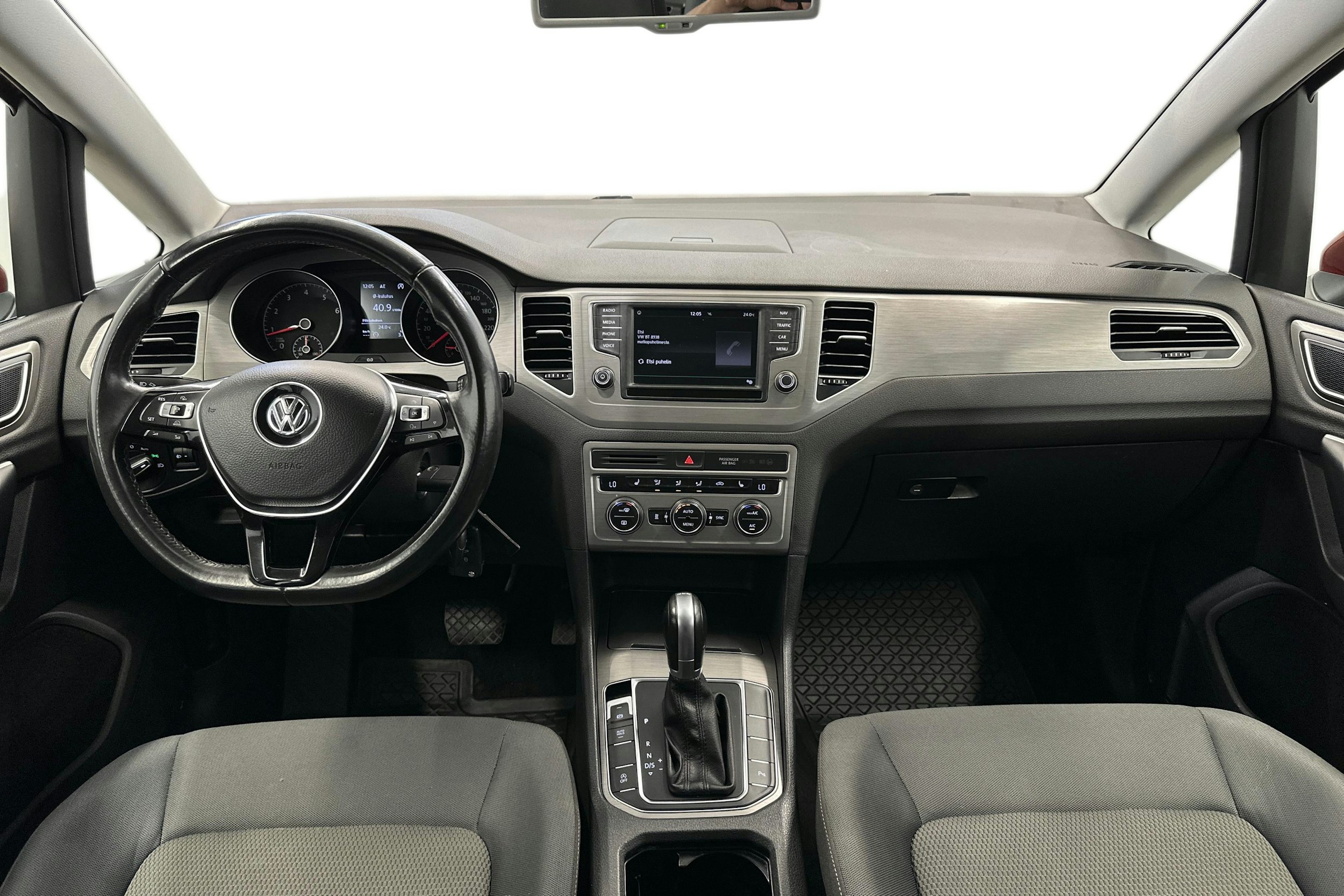 punainen Volkswagen Golf Sportsvan 2015 kuva 9.