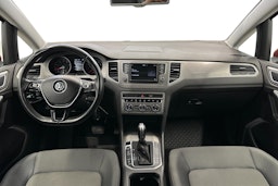 punainen Volkswagen Golf Sportsvan 2015 kuva 9.
