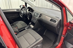 punainen Volkswagen Golf Sportsvan 2015 kuva 13.