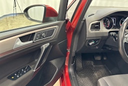 punainen Volkswagen Golf Sportsvan 2015 kuva 14.