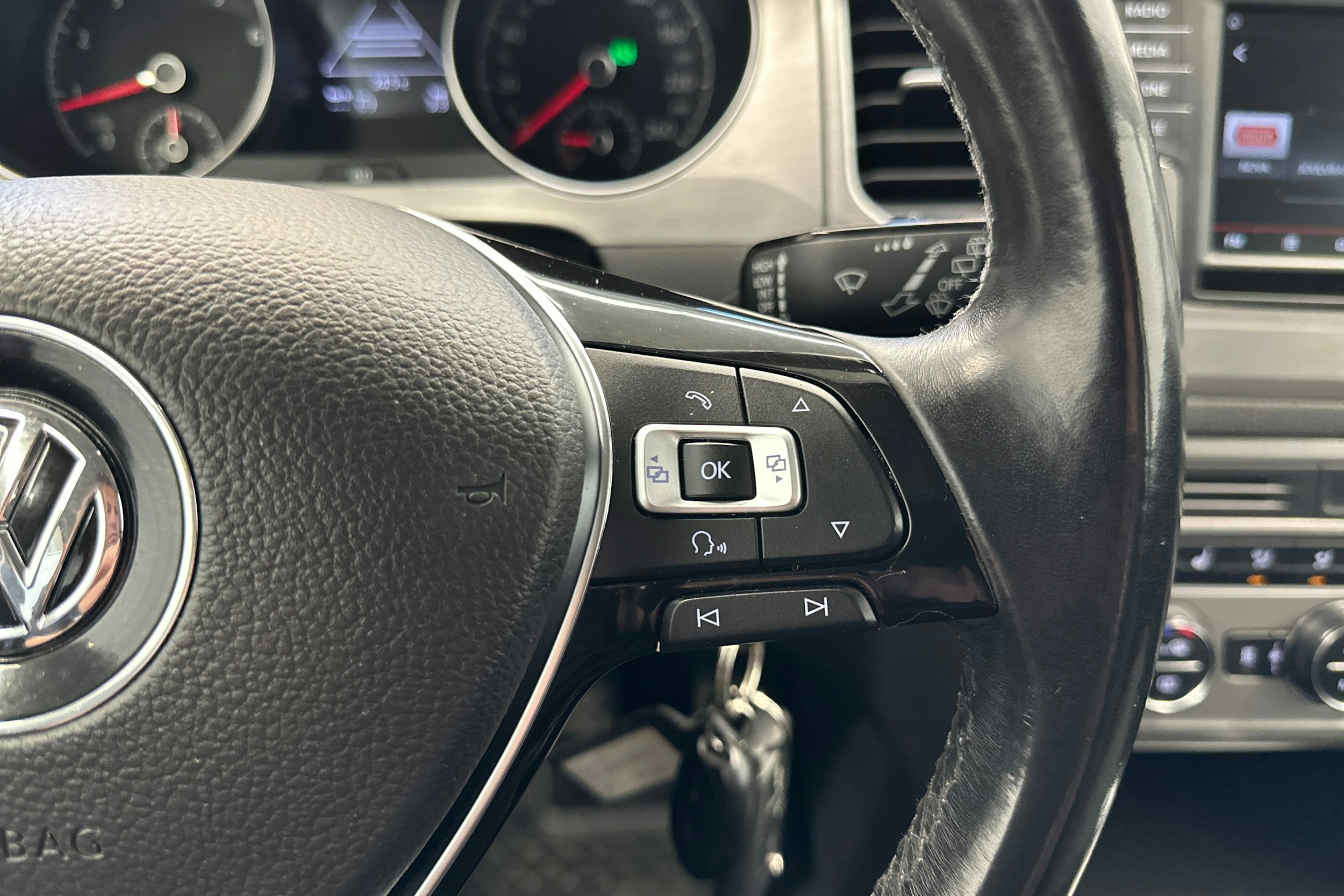 punainen Volkswagen Golf Sportsvan 2015 kuva 18.