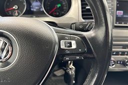 punainen Volkswagen Golf Sportsvan 2015 kuva 18.