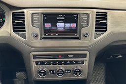 punainen Volkswagen Golf Sportsvan 2015 kuva 19.
