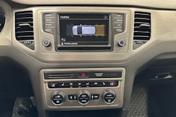 punainen Volkswagen Golf Sportsvan 2015 kuva 20.