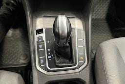 punainen Volkswagen Golf Sportsvan 2015 kuva 23.