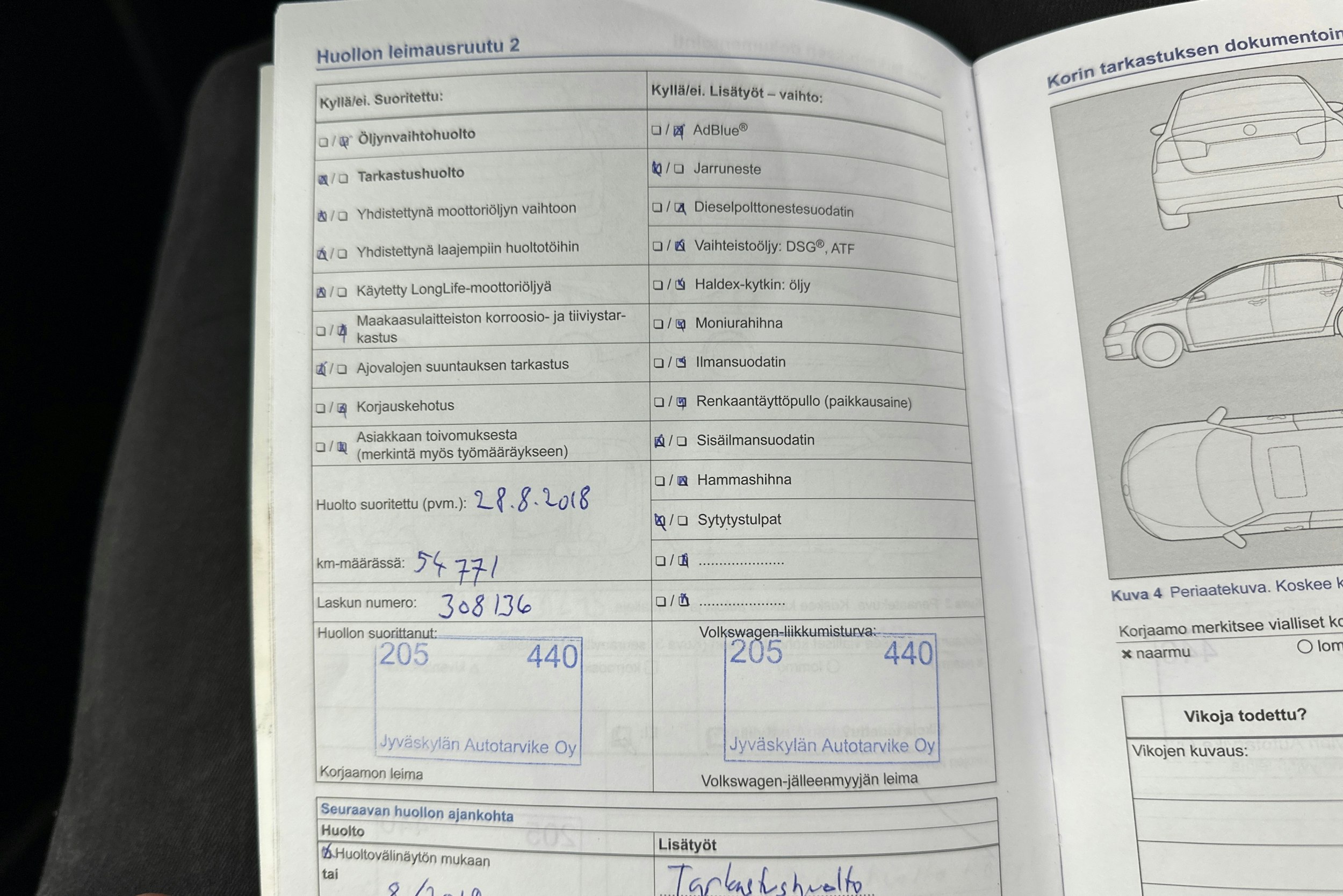 punainen Volkswagen Golf Sportsvan 2015 kuva 32.