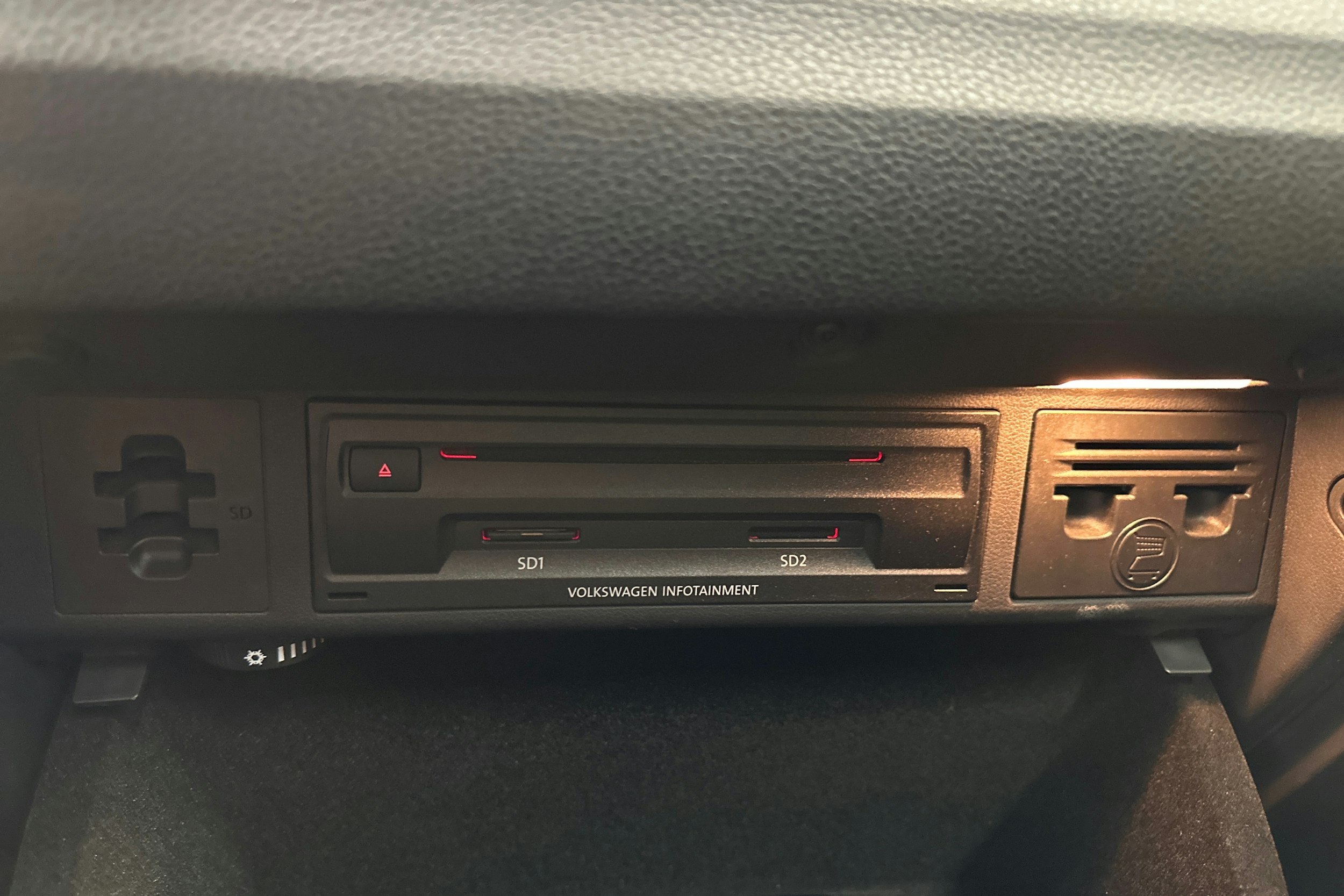 punainen Volkswagen Golf Sportsvan 2015 kuva 34.
