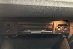 punainen Volkswagen Golf Sportsvan 2015 kuva 34.