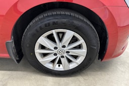 punainen Volkswagen Golf Sportsvan 2015 kuva 36.