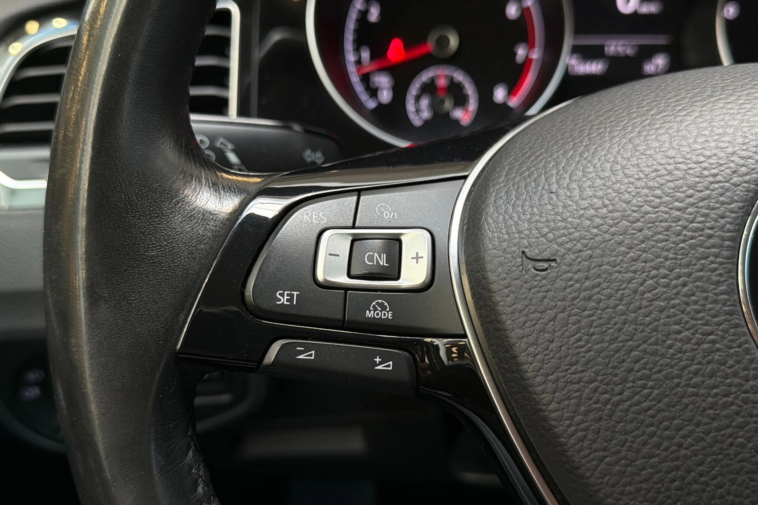ruskea (beige) Volkswagen Golf Sportsvan 2015 kuva 13.
