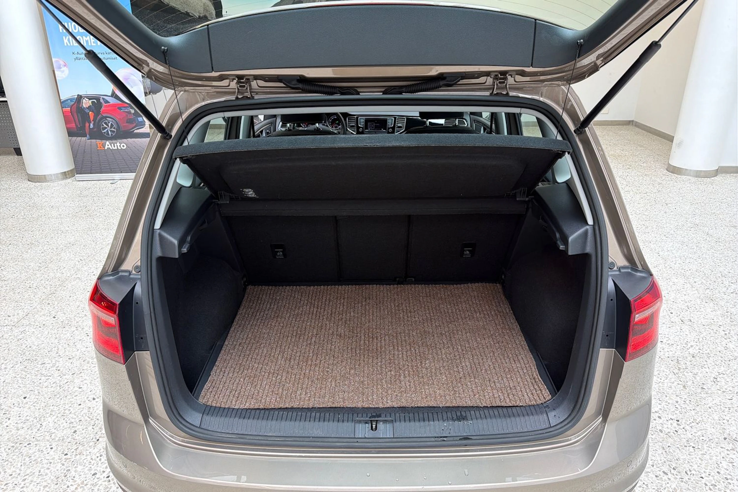 ruskea (beige) Volkswagen Golf Sportsvan 2015 kuva 22.