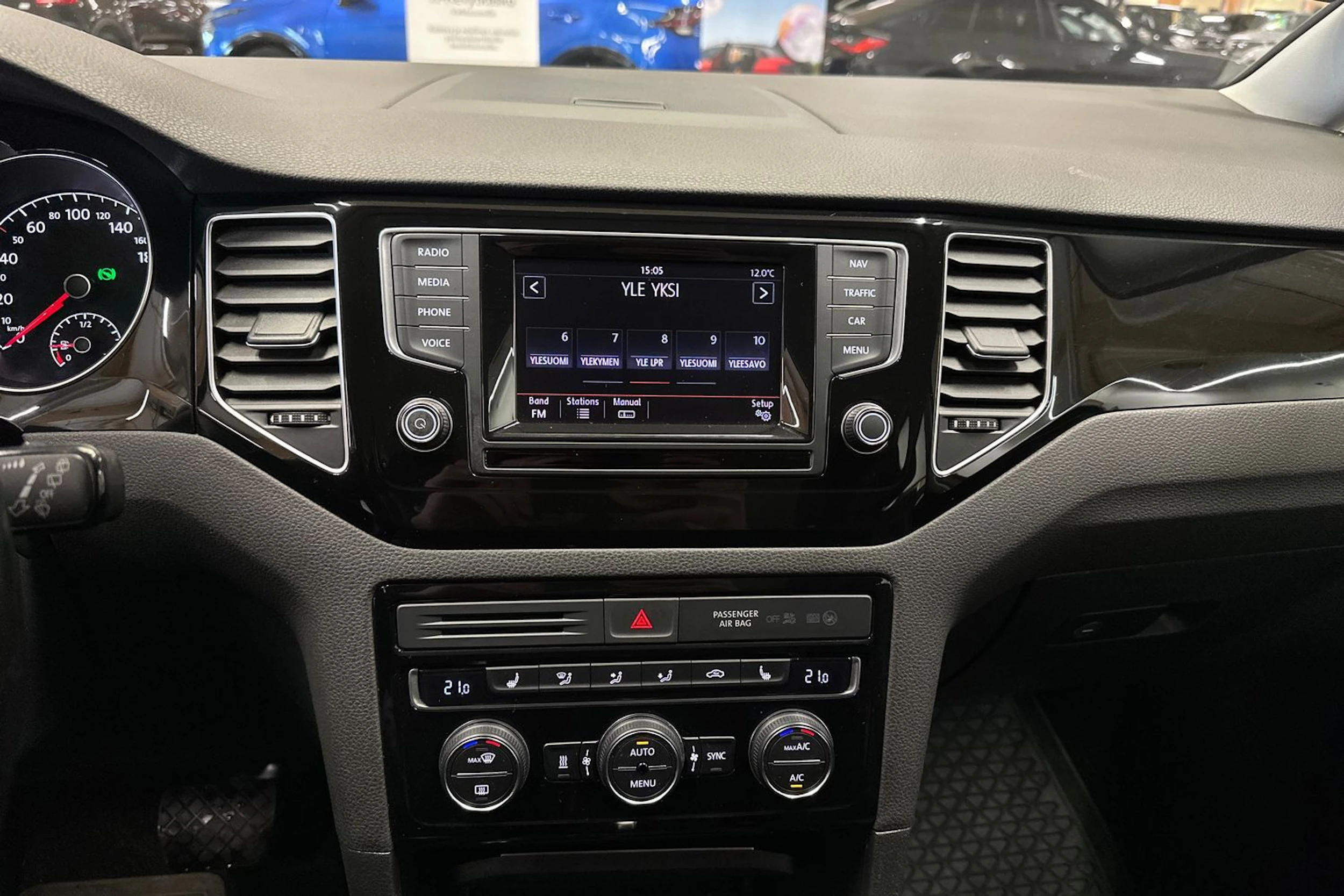 ruskea (beige) Volkswagen Golf Sportsvan 2015 kuva 21.