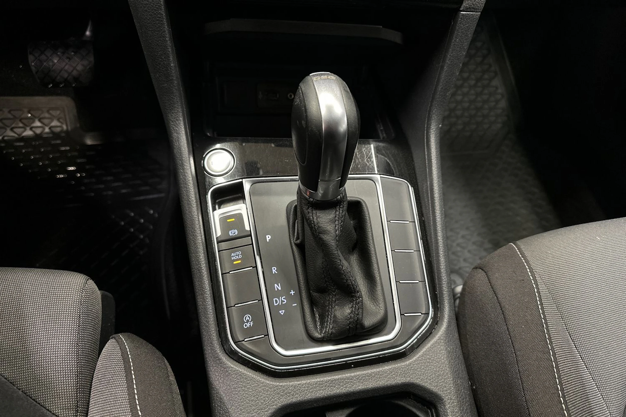 ruskea (beige) Volkswagen Golf Sportsvan 2015 kuva 22.