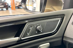 ruskea (beige) Volkswagen Golf Sportsvan 2015 kuva 27.