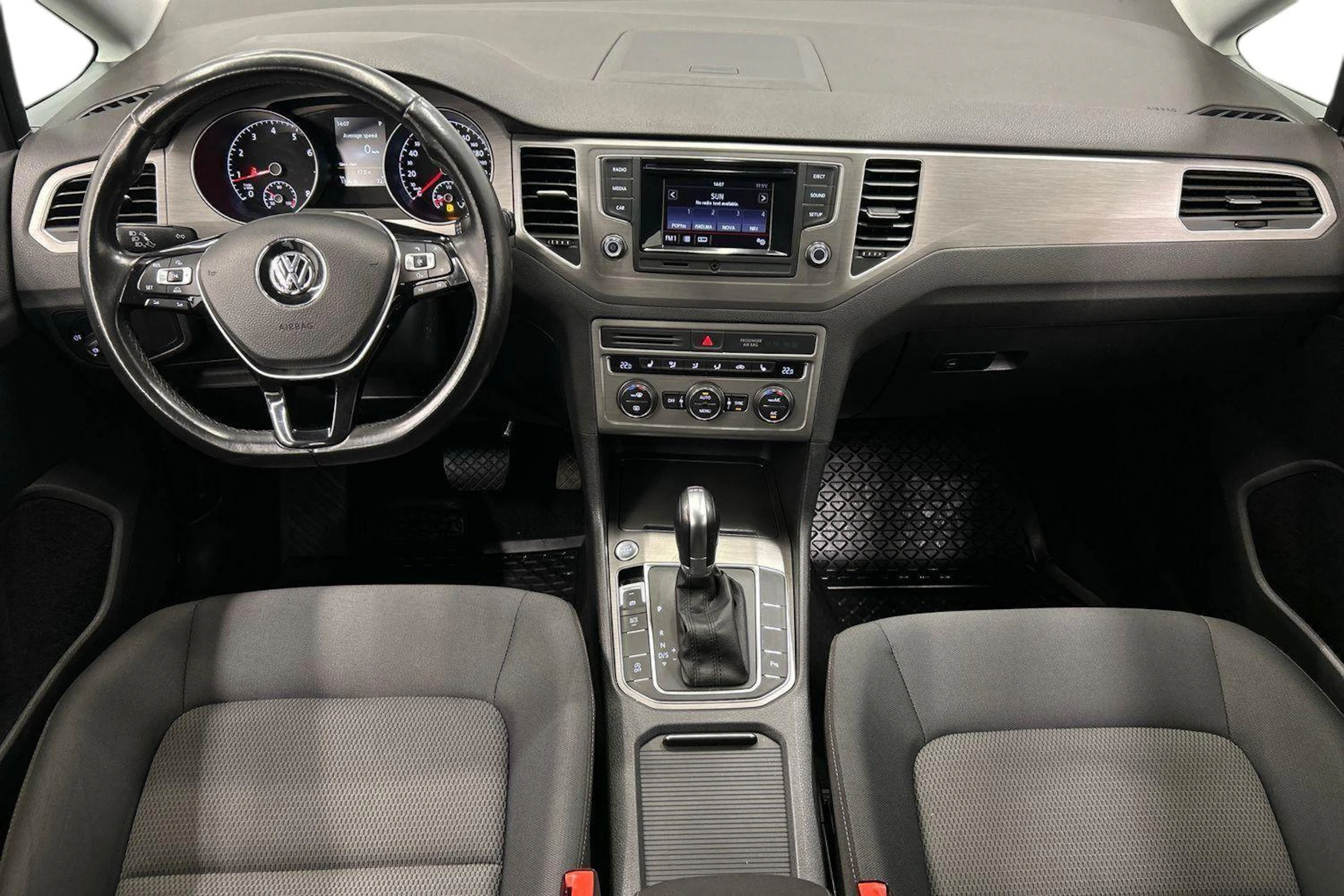 Harmaa Volkswagen Golf Sportsvan 2015 kuva 7.