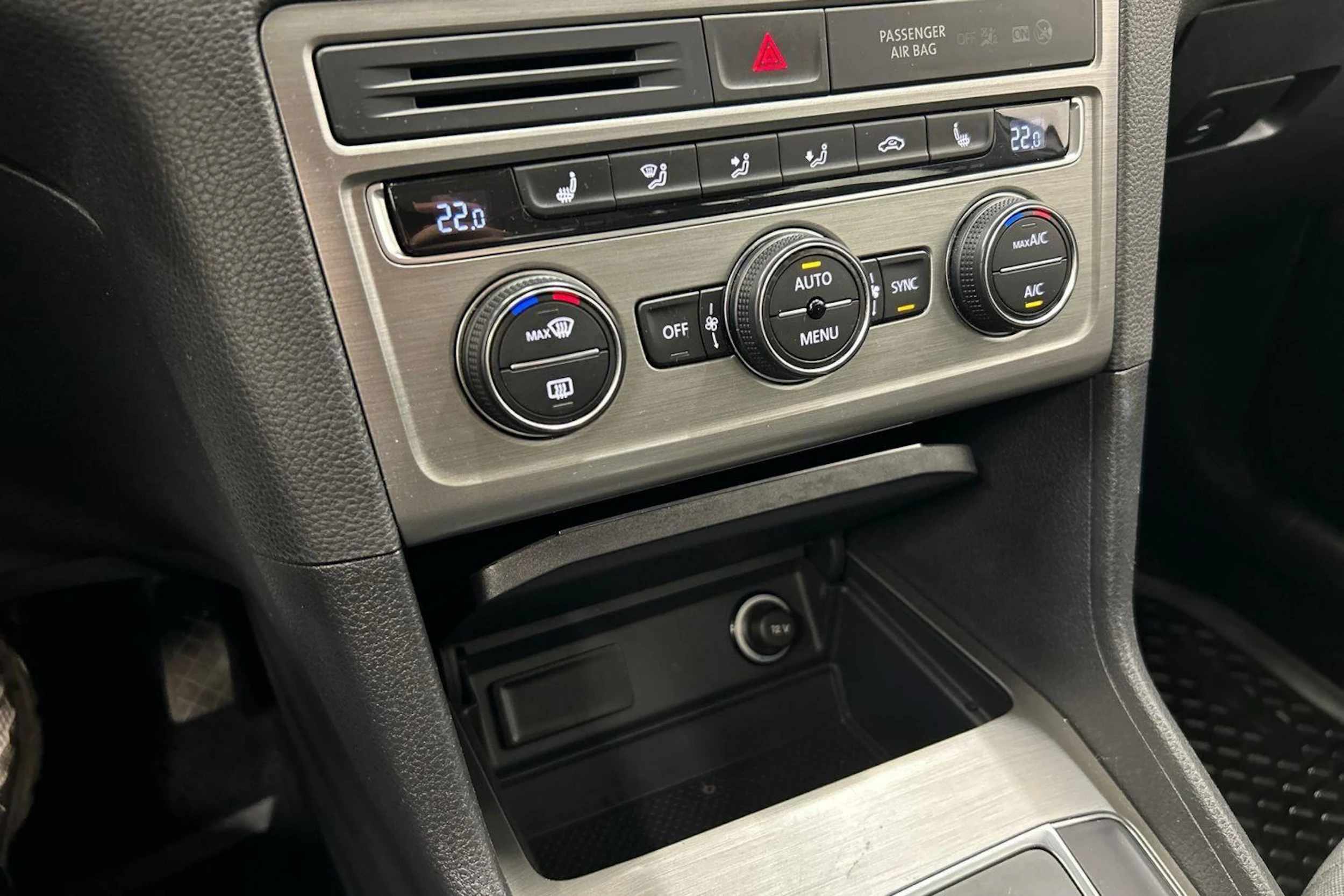 Harmaa Volkswagen Golf Sportsvan 2015 kuva 22.