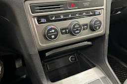 Harmaa Volkswagen Golf Sportsvan 2015 kuva 22.