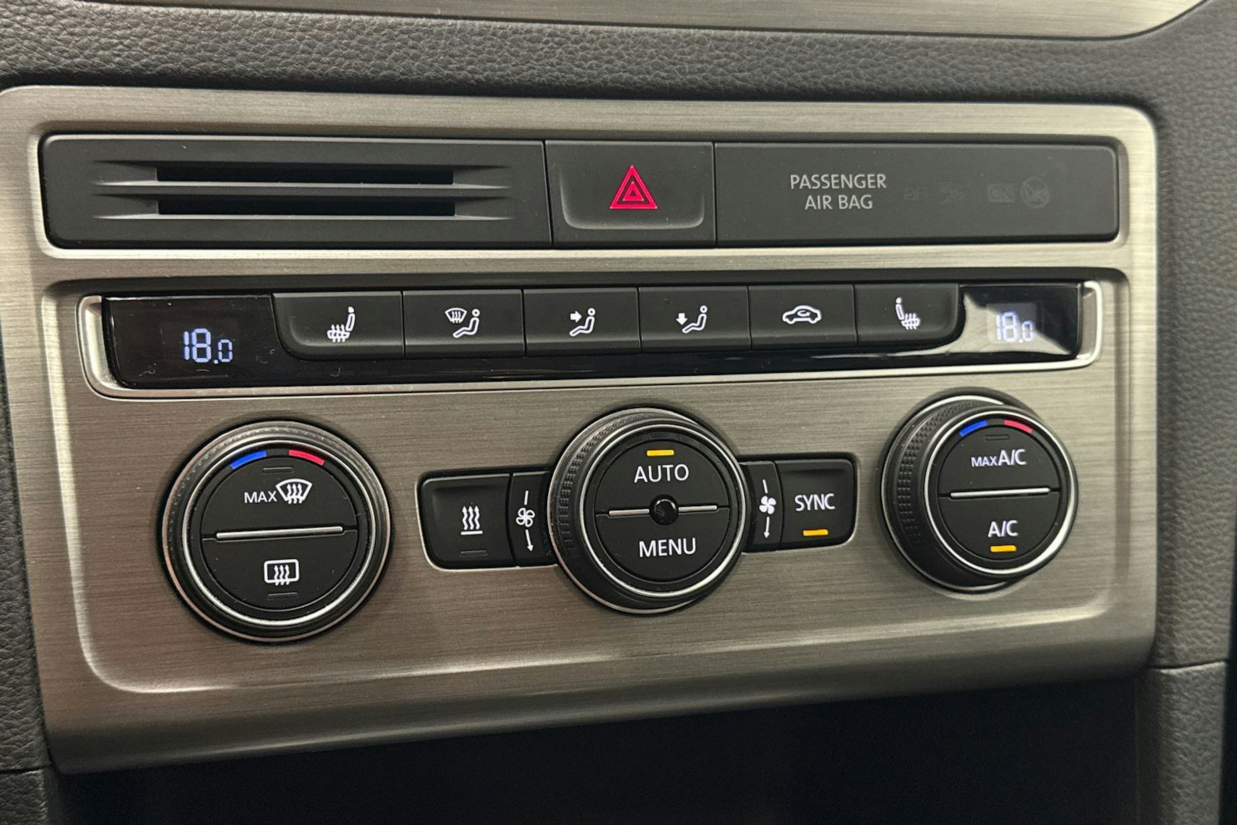 Harmaa Volkswagen GOLF SPORTSVAN 2015 kuva 25.