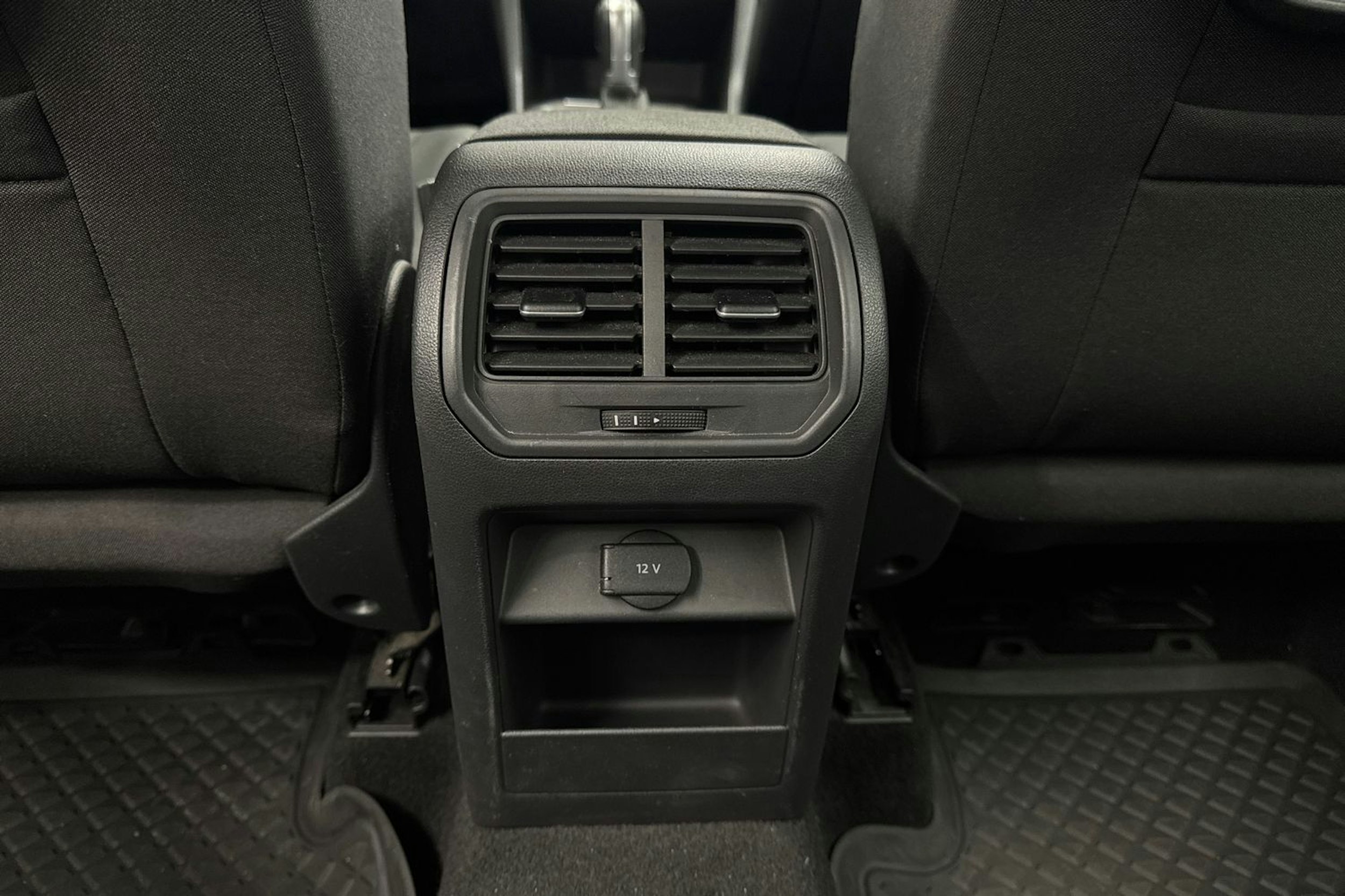 Harmaa Volkswagen GOLF SPORTSVAN 2015 kuva 29.