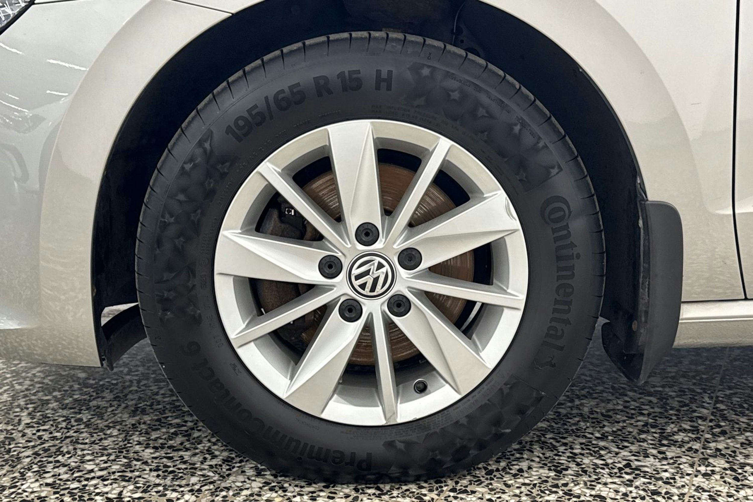 Harmaa Volkswagen GOLF SPORTSVAN 2015 kuva 32.