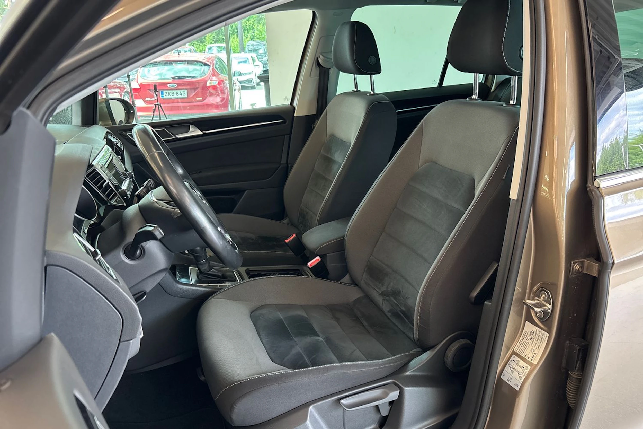 Ruskea (beige) Volkswagen GOLF SPORTSVAN 2015 kuva 17.