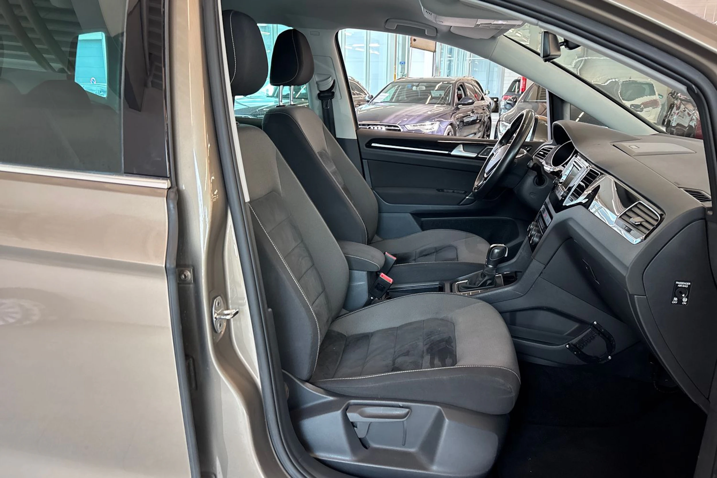 Ruskea (beige) Volkswagen GOLF SPORTSVAN 2015 kuva 18.